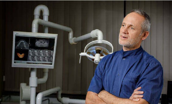 Dental surgery with imaging screen and treatment light